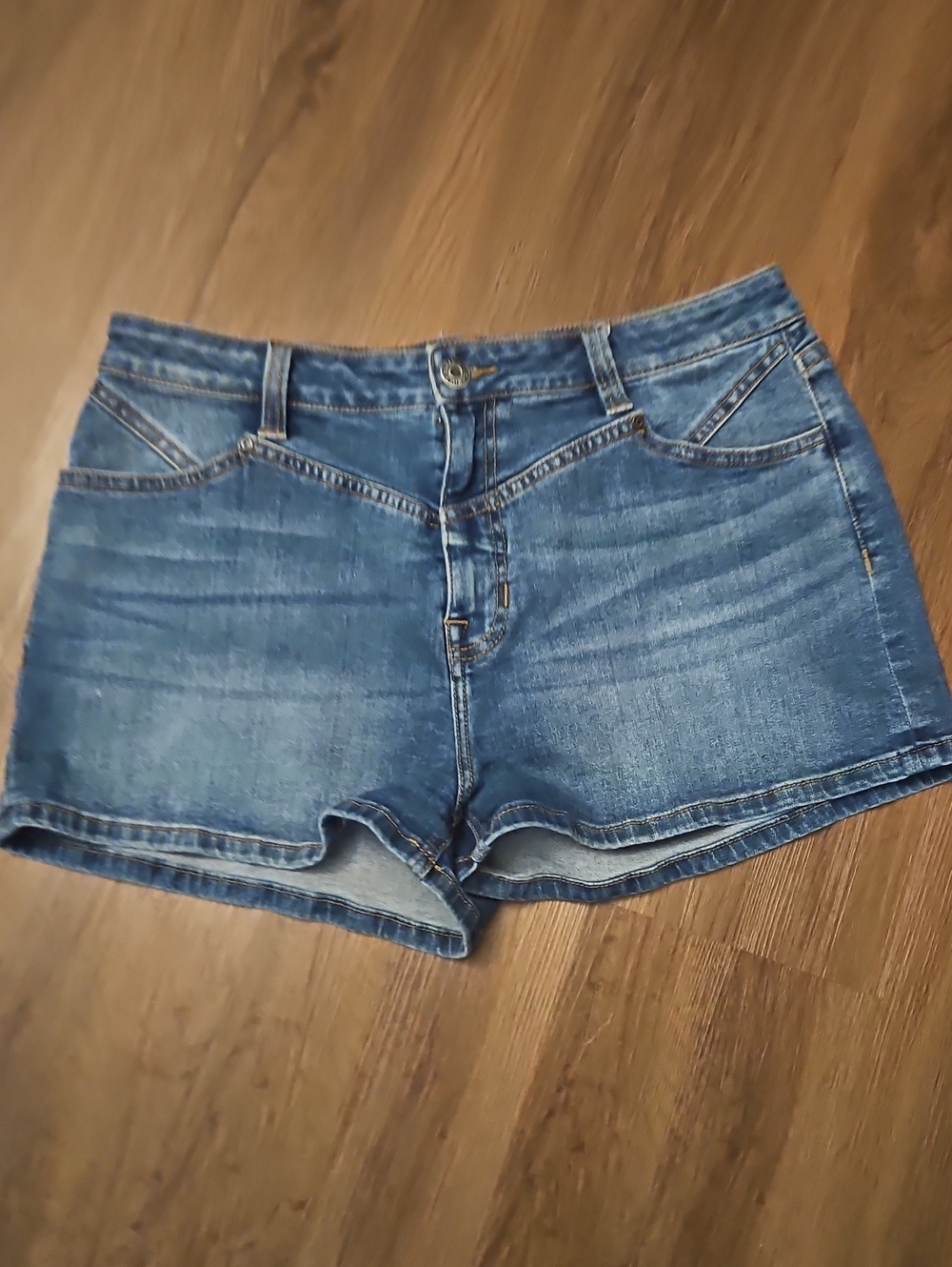 Rock & Roll Cowgirl Blue Denim Shorts Size 33